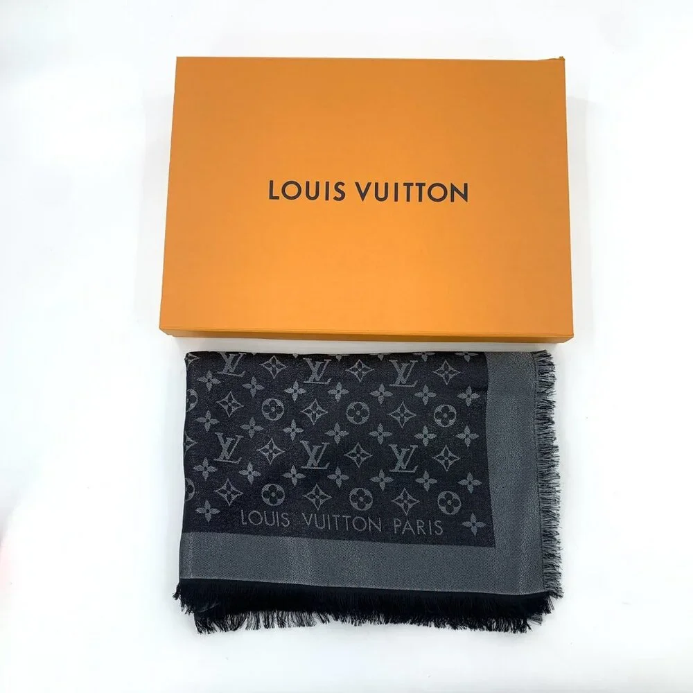 Louis Vuitton Monogram Shine silk scarf - Picture 9 of 9